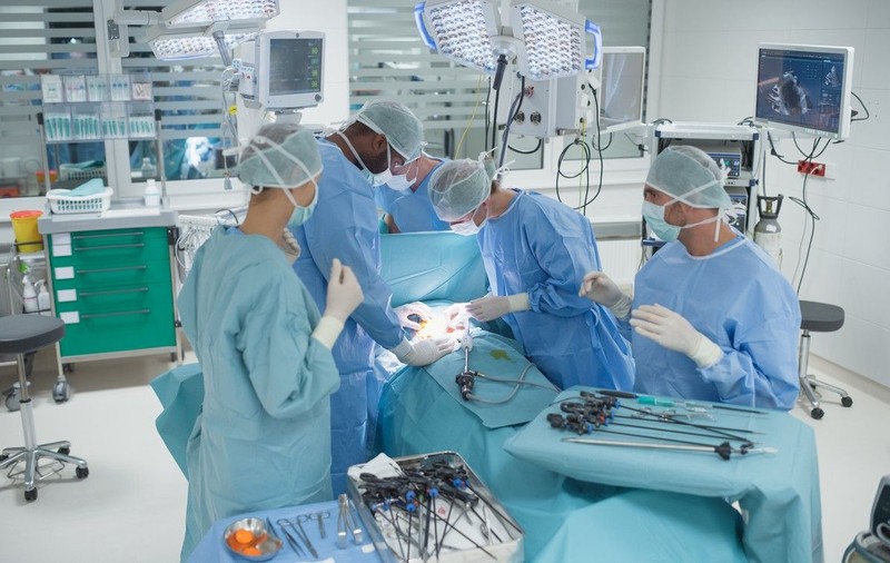 Un adolescent s-a trezit din anestezie cu 5 centimetri mai înalt, în Slovacia: explicația medicilor