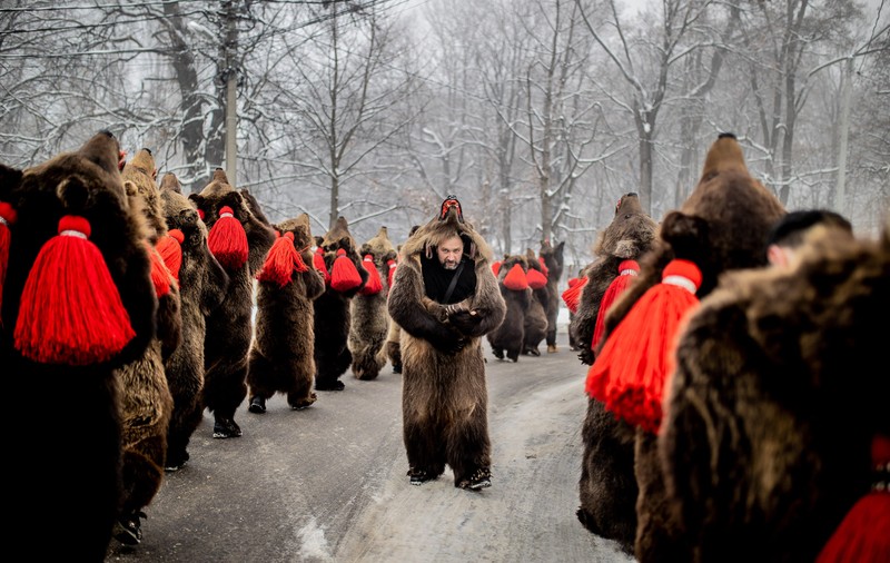 Imagini spectaculoase de la Festivalul „Urșilor” de la Comănești