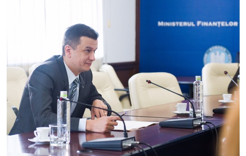 Grindeanu, la Paris, reacție la declarațiile privind remanierea: E un Guvern perfect? Nu. Tot timpul e loc de mai bine