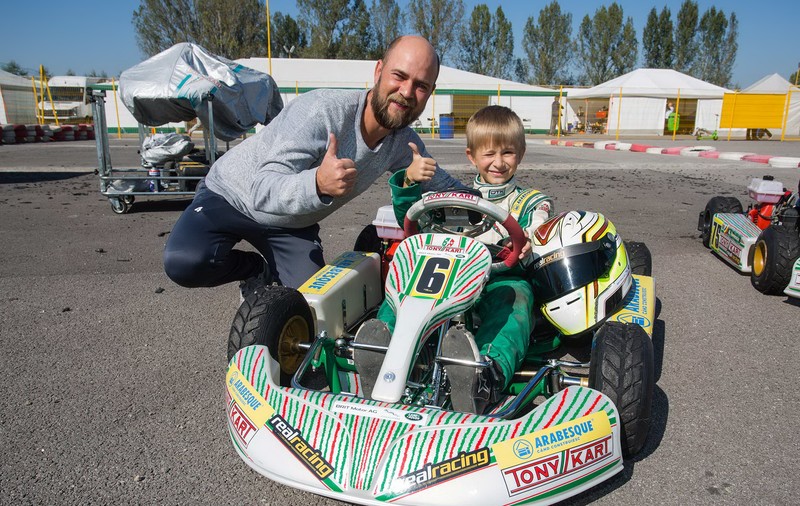 Fiul lui Cosmin Seleşi a participat la Campionatul Naţional de Karting