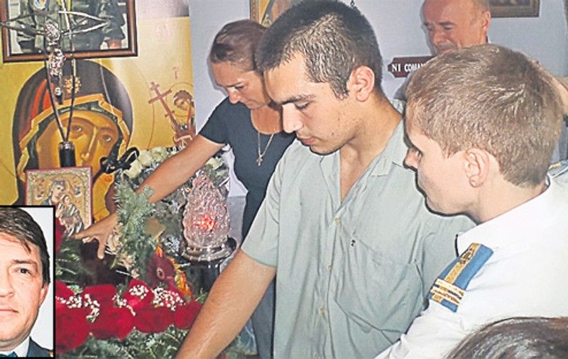 Pilotul mort la Craiova a devenit erou. A redresat avionul ca să nu se prăbuşească peste case