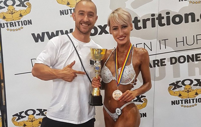 REPORTAJ/ Nu mai aude de la 2 ani, dar este campioană în viață și în sport. Hair stylista Maria Pavel a urcat pe podium la concursul național de culturism/ FOTO