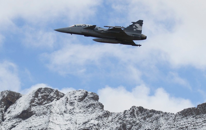 Avion militar, dat dispărut în Elveţia