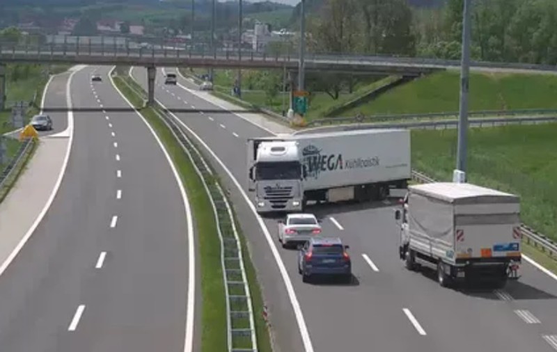 Șofer român de TIR, trei minute de nebunie totală pe o autostradă din Croația. Camionagiul riscă pedeapsa cu închisoarea