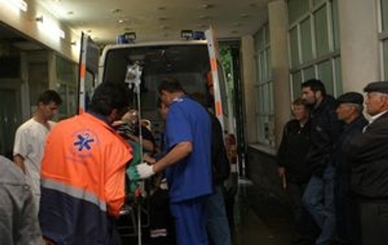 S-a aruncat pe fereastră, de teama hoţilor