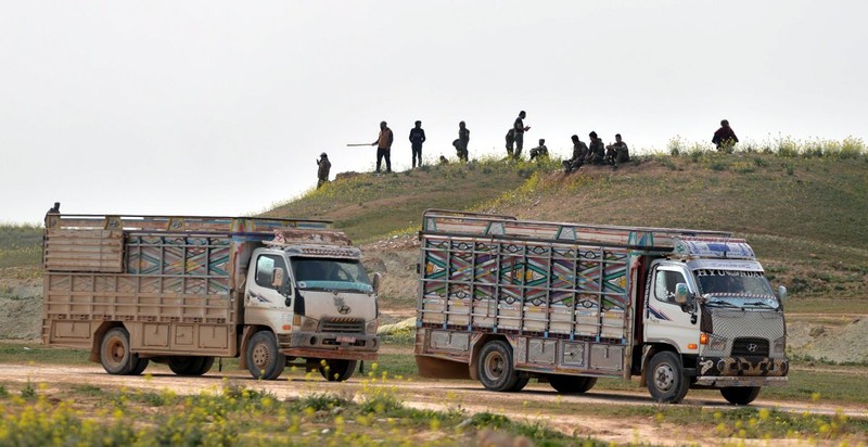 Imagine din apropiere de Baghouz, când au fost evacuați sute de jihadiști și familiile lor. Foto: EPA