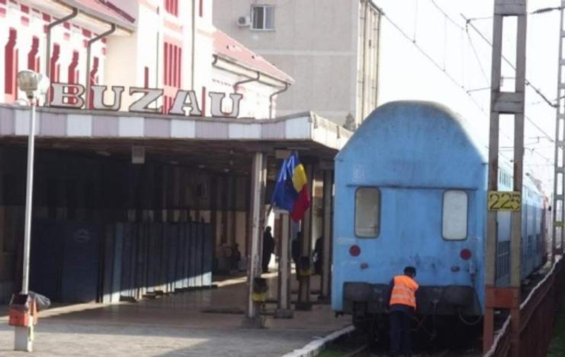Un bărbat s-a sinucis în gara de la Buzău. Oamenii l-au văzut când și-a pus capul pe șină