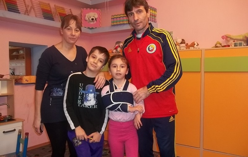Suferința fără sfârșit a familiei Rotariu! ^Kassandra se va opera a 38-a oară, la Strasbourg. Când va avea loc intervenția chirurgicală