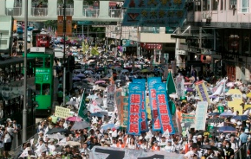 Sute de morţi şi răniţi în timpul revoltelor din China