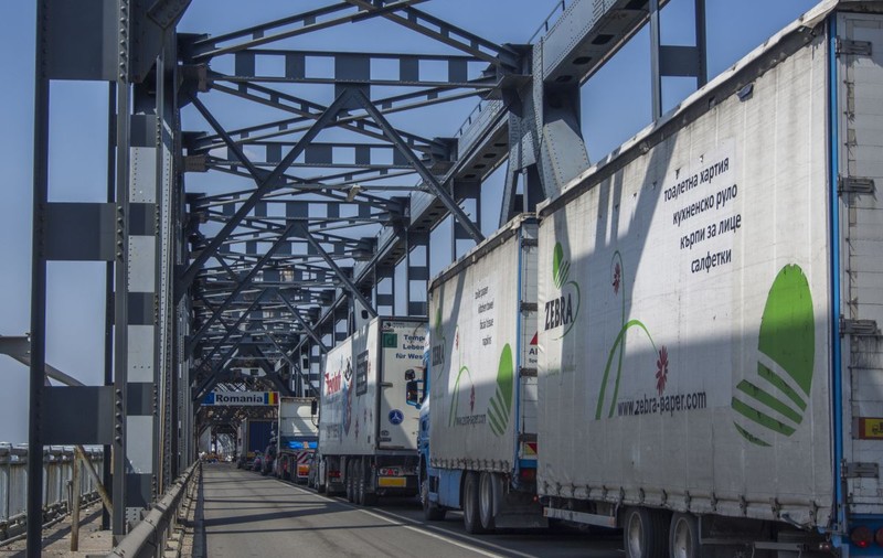 Transportatorii rutieri vor ca șoferii de TIR să nu se izoleze 14 zile „Nu o să mai avem cu cine transporta mărfurile”