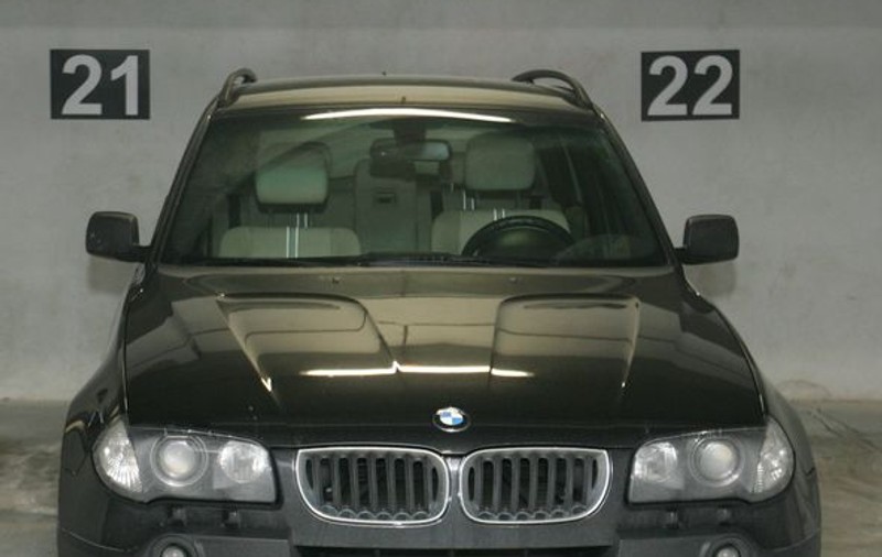 Bărbaţii care conduc un BMW sunt de două ori mai infideli decât proprietarii altor maşini
