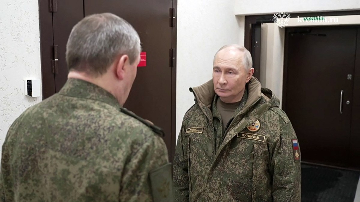 Kremlinul îl prezintă pe Vladimir Putin într-un presupus centru de comandă Foto: Profimedia