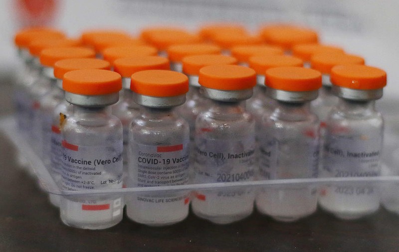 România poate să vândă doze de vaccin anti-COVID. Guvernul a adoptat o Ordonanță de Urgență