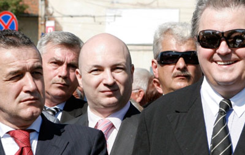 "Cu Becali şi Vadim în PE, România pierde două locuri"