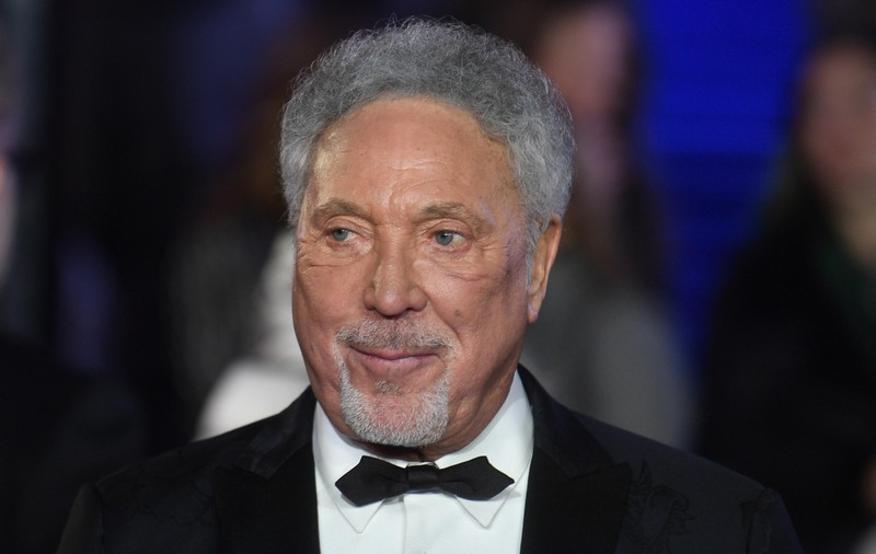 Tom Jones a suferit a doua operație de înlocuire de șold. Mesajul celebrului artist britanic