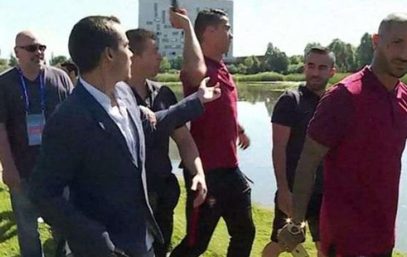 Euro 2016. Ronaldo e cu nervii la pământ. Starul lusitan a aruncat microfonul unui reporter în lac! / VIDEO