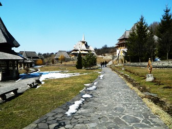 Obiective turistice în Maramureș - Mănăstirea Bârsana