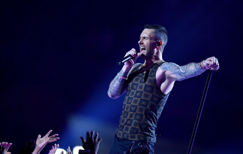 FOTO | Adam Levine, show la bustul gol în pauza Super Bowl 2019. Reacția fanilor a fost neașteptată