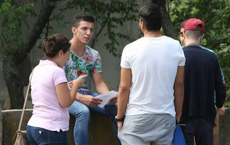 Bacalaureat 2015 | ZECI de elevi au fost eliminați de la proba scrisă de Limba și literatura română
