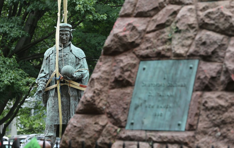 VIDEO | O statuie a lui Cristofor Columb a fost distrusă în Baltimore