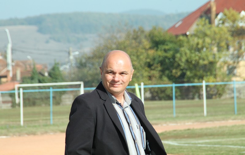 Președintele unui club și-a luat zilele cu o funie! ^S-a spânzurat de tribuna stadionului!