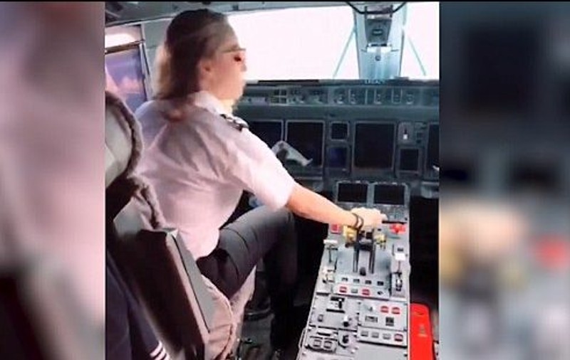 VIDEO | O femeie pilot a făcut ”Kiki Chalenge” pe un avion