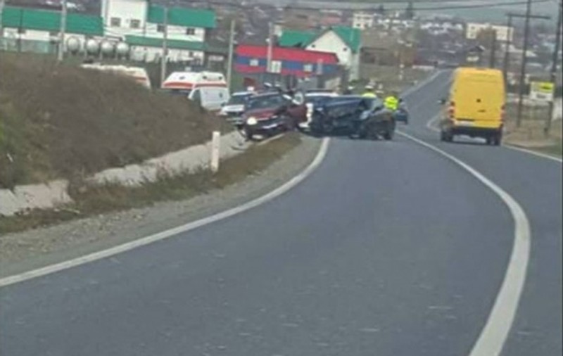 Un Porsche Panamera a lovit în plin un Logan, la Tulcea. Pagubele celor două mașini se ridică la peste 100.000 de euro