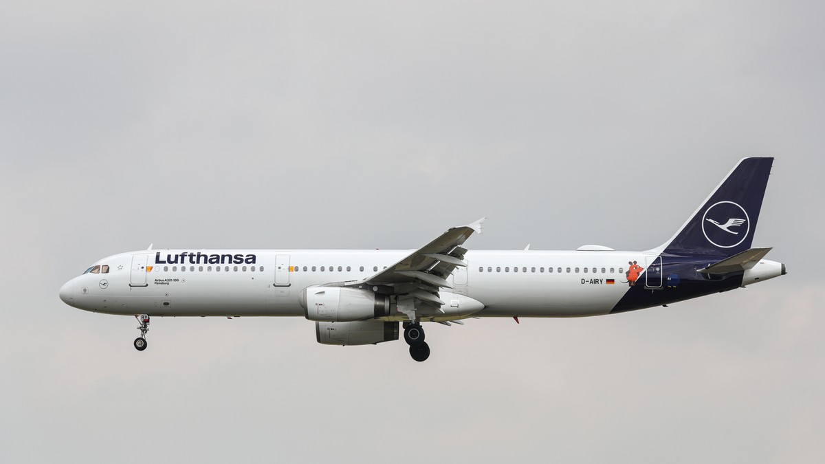 Amenințare cu bombă la bordul unui avion cu 130 de pasageri la bord al companiei Lufthansa
