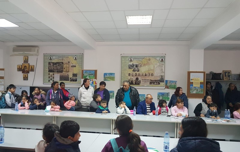 În Țăndărei este cea mai mică rată a vaccinării din România! Reportaj în localitatea celebră pentru traficul de minori, la campania pentru imunizare la care a participat și ministrul Sănătății. „Este prima dată când ne vorbește cineva de vaccinare”