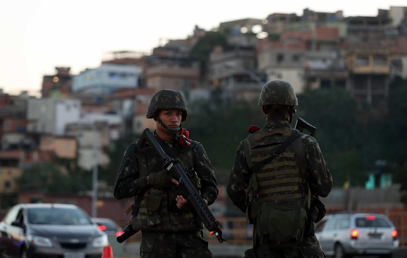 Armata braziliană va asigura securitatea în Rio de Janeiro. "Crima organizată aproape că a preluat controlul"