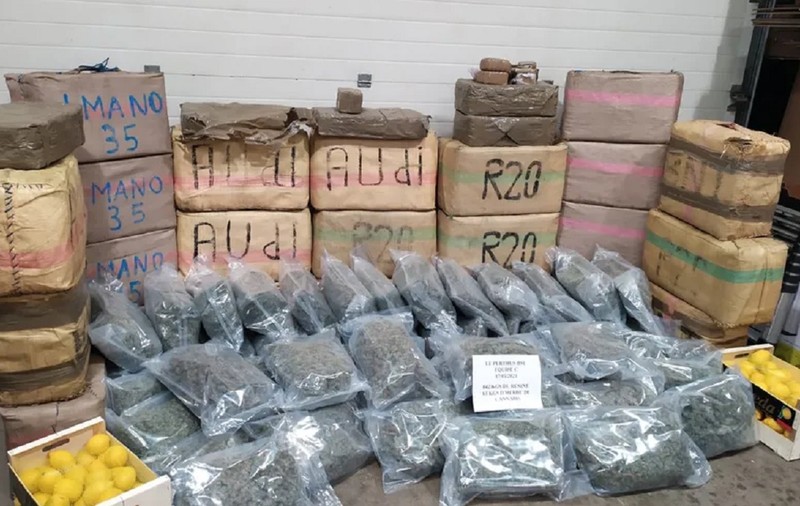 Șofer român de TIR, 5 ani închisoare cu executare și 1,7 milioane € amendă, condamnat în 4 zile după ce a fost prins