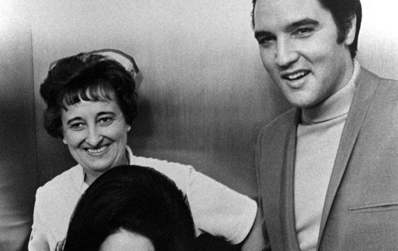 Lisa Marie nu e fata lui Elvis Presley?