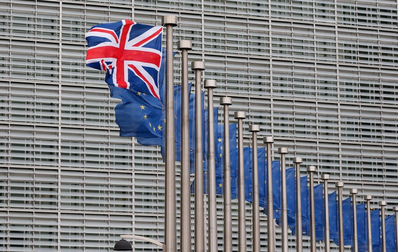 ANALIZĂ | Scenariile posibile după votul privind acordul Brexit din Parlamentul britanic. UPDATE - BBC: Theresa May va amâna votul de marți
