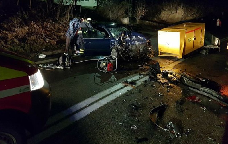 Patru oameni, răniți într-un accident pe Valea Oltului. Dezastru după ce un șofer a adormit la volan