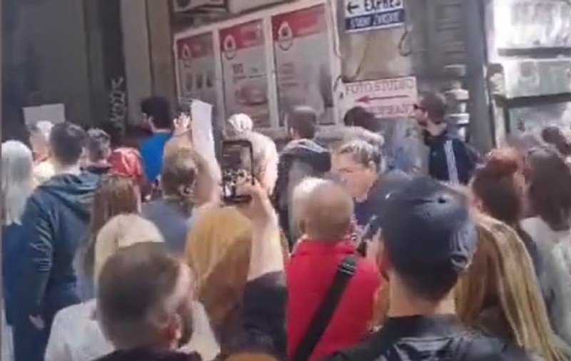 „Vrem securitate, nu frică!”. Proteste la Belgrad, după ce un tabloid a publicat un interviu cu un agresor sexual eliberat din închisoare