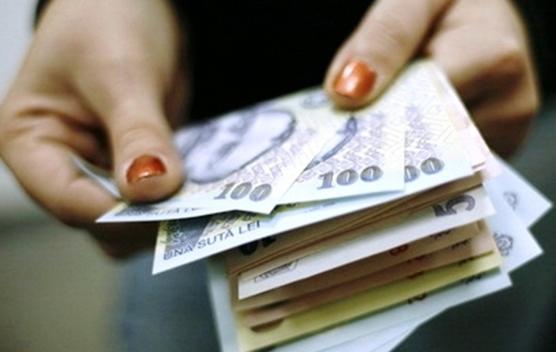 Bugetarii a căror activitate presupune factori de risc ar putea primi noi sporuri, din 2018. Cine ar încasa cel mai mult