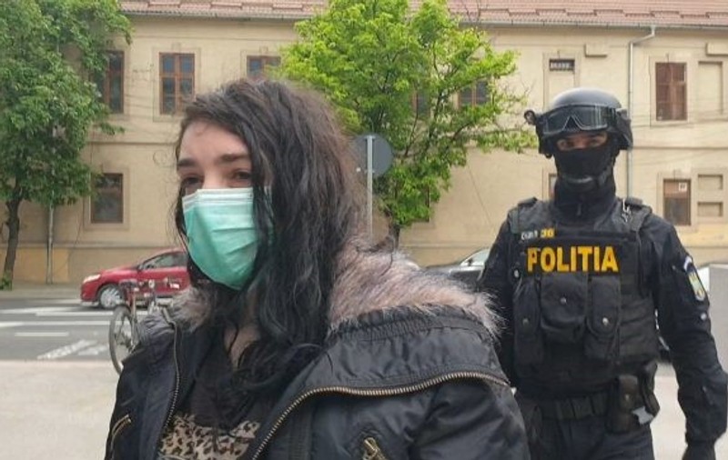 Închisoare pentru o româncă adeptă ISIS. Ce pedeapsă a primit pentru propagandă teroristă