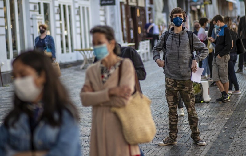 Avertisment OMS: Nivel ”alarmant” de transmitere COVID în Europa. Numărul actual de cazuri noi a depășit vârful din martie-aprilie