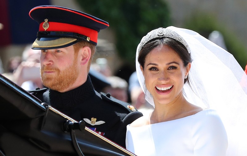 Meghan Markle a avut o cădere nervoasă înainte să îmbrace rochia de mireasă. Doar Kate Middleton a reușit să o calmeze