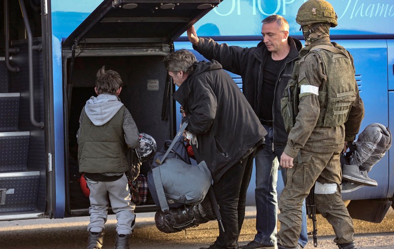 „Cu cine ții? Cu Rusia sau cu Ucraina?” Poveștile ucrainenilor care s-au refugiat în Rusia: percheziții, interogatorii și pașapoarte confiscate