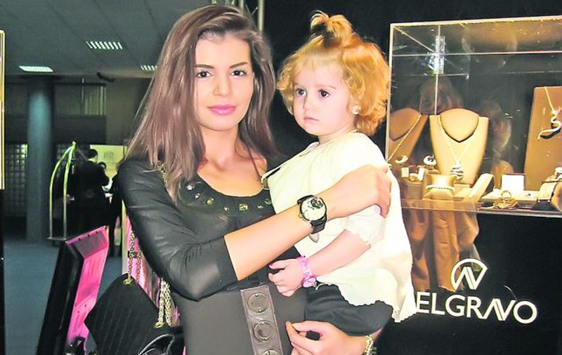 Libertatea a aflat motivele pentru care magistraţii Tribunalului Bucureşti au refuzat să-i încredinţeze Monicăi Gabor fetiţa: Era neglijentă cu Irinuca!