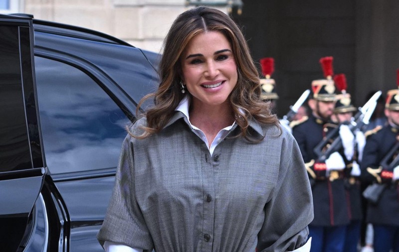 Regina Rania a Iordaniei a fost protagonista unei vizite diplomatice de anvergură, care a captat atenția presei internaționale și a stârnit admirație prin eleganța și angajamentul său civic