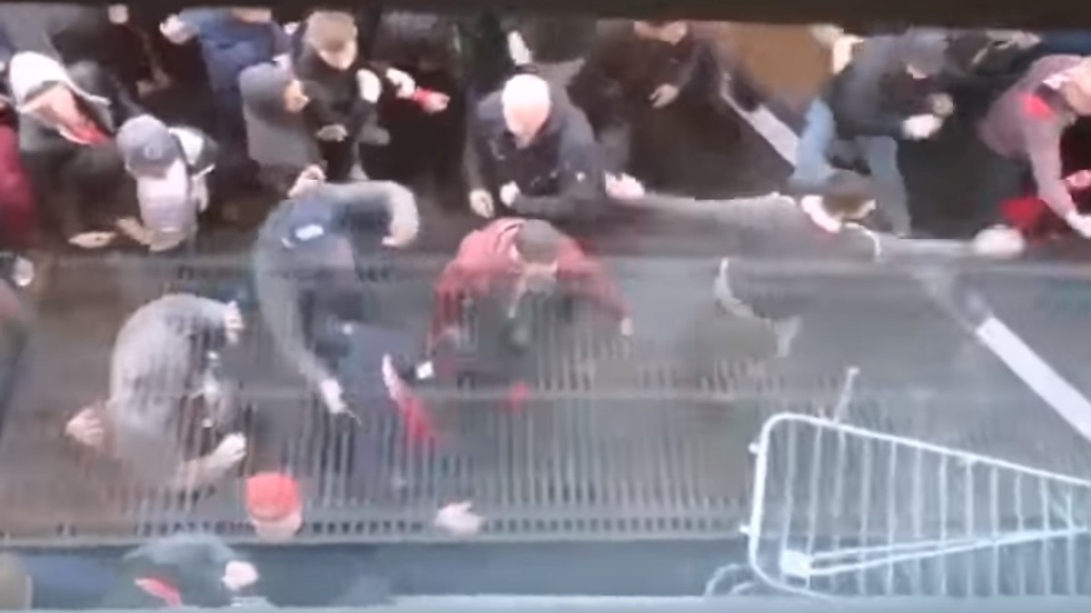 Nebunie la Londra. 20.000 de fani ai lui FC Koln au făcut prăpăd în Anglia