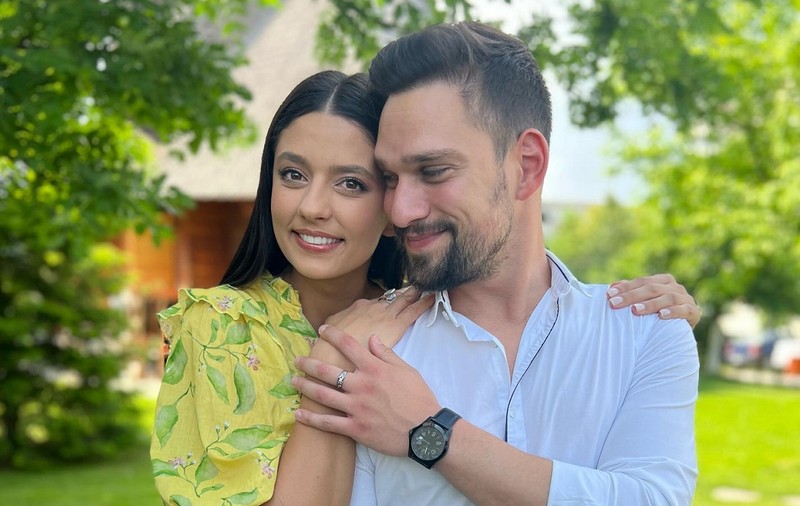 Vlad Gherman a cerut-o în căsătorie pe Oana Moșneagu. Cum a reacționat actrița când iubitul i-a oferit inelul în fața spectatorilor