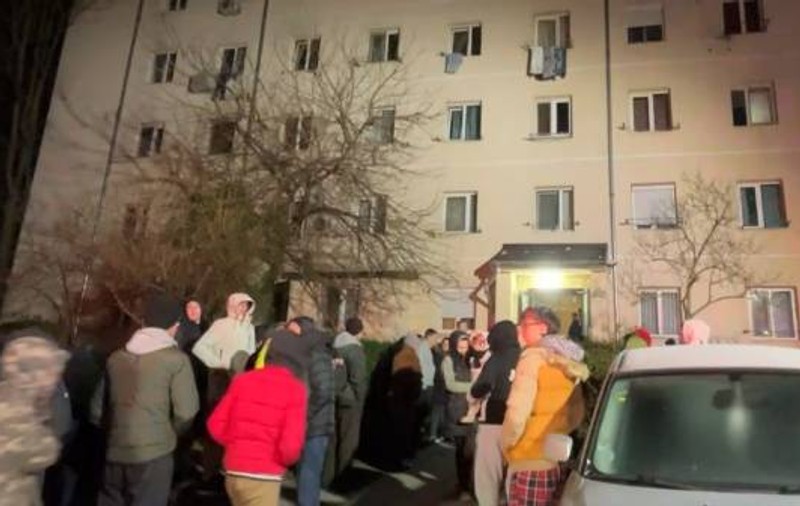 Incendiu într-un bloc din Timișoara, după ce un locatar a adormit cu țigara aprinsă. 75 de persoane au fost evacuate