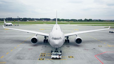 O companie anulează mai multe rute spre și dinspre Aeroportul Henri Coandă București. Ce zboruri rămân active