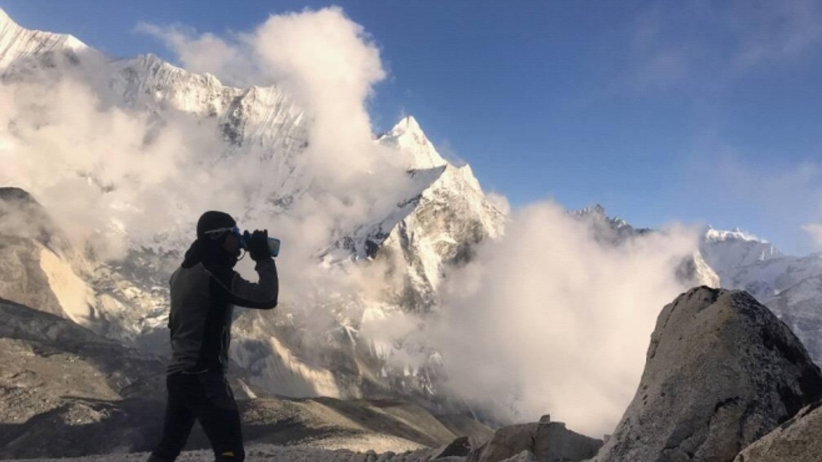 Alpiniști români, surprinși de avalanșă în Himalaya
