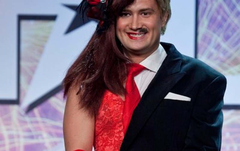 Mihai Bendeac are make-up artist personal
