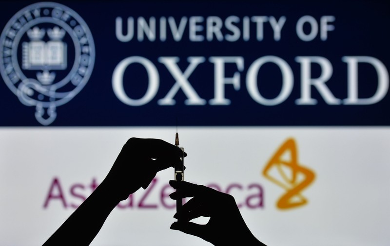 Universitatea Oxford opreşte testarea vaccinului AstraZeneca pe copii