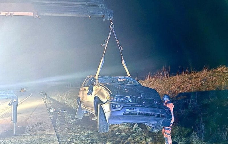 Un român și-a distrus BMW-ul în Germania, l-a abandonat pe autostradă și, deși era grav rănit, a fugit în Cehia